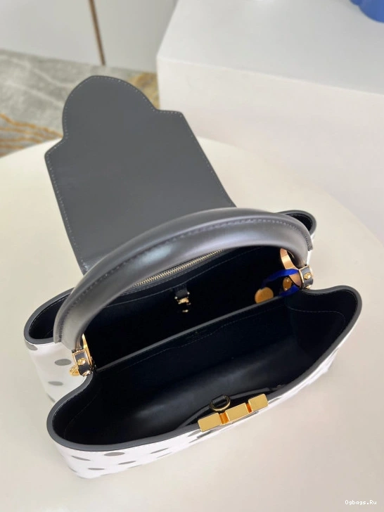 LOUIS CAPUCINES MM VUITTON 0402